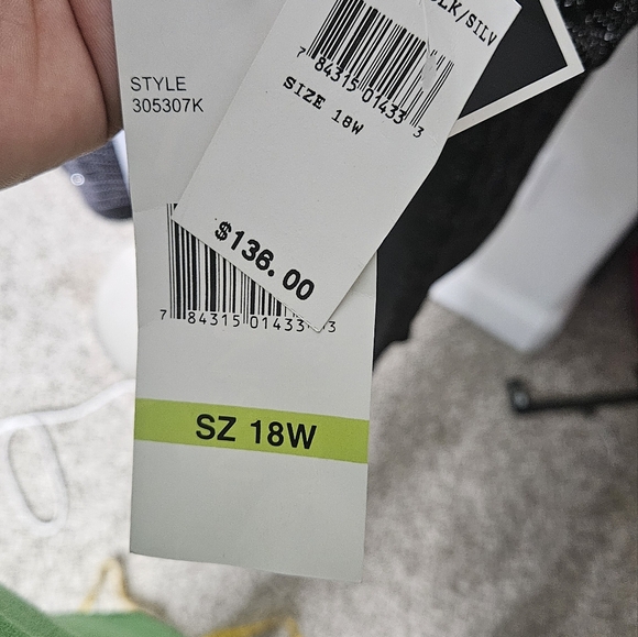 NWT K Woman Black Jeweled Shell with Silver Shell - Picture 8 of 9